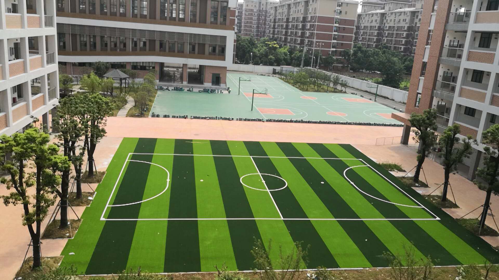 紫润学校足球场.jpg
